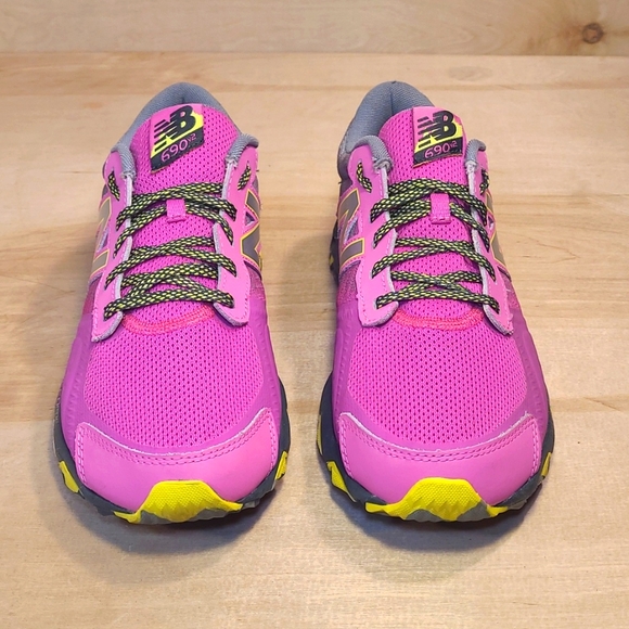 New Balance 690v2 Speed Ride Pink Gray Athletic Shoes - Picture 3 of 9